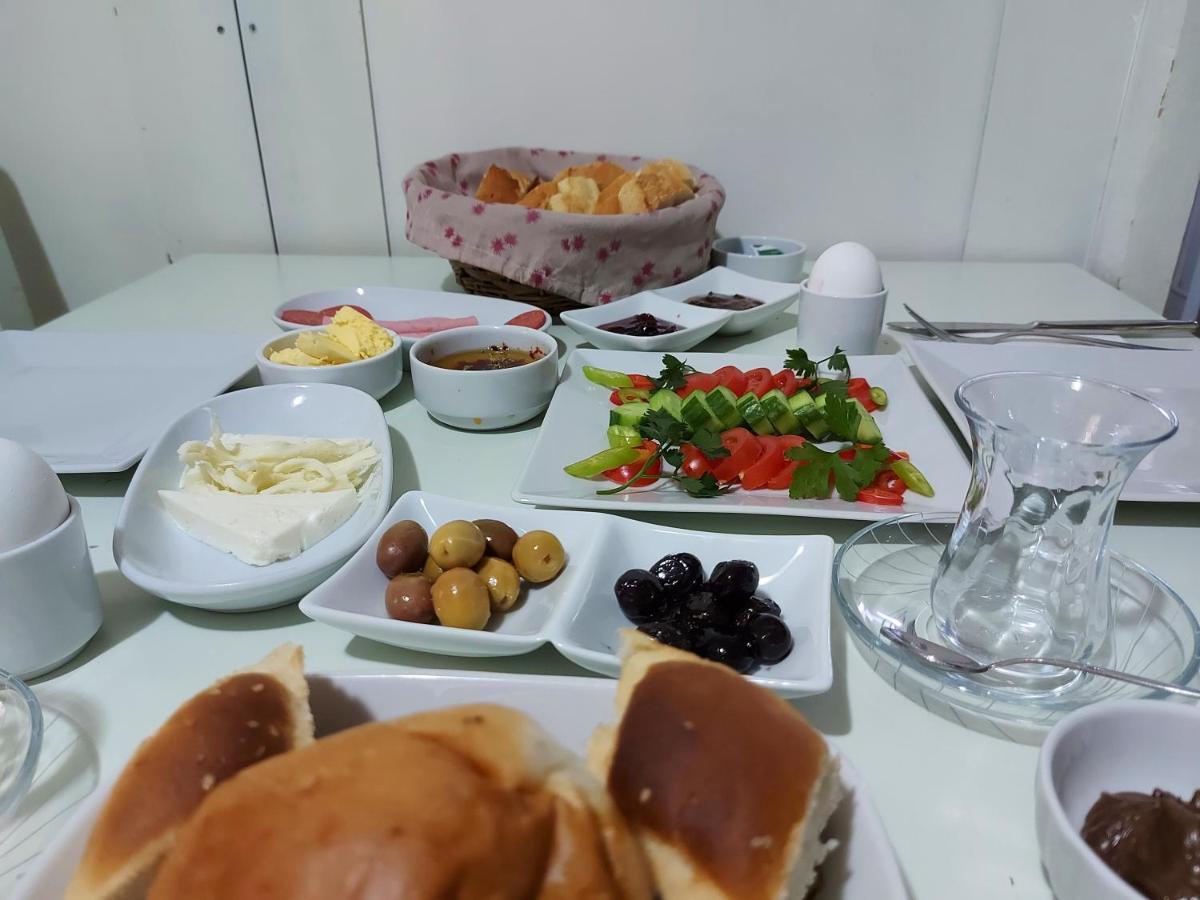 Celil Pansiyon Ayvalı Exterior foto